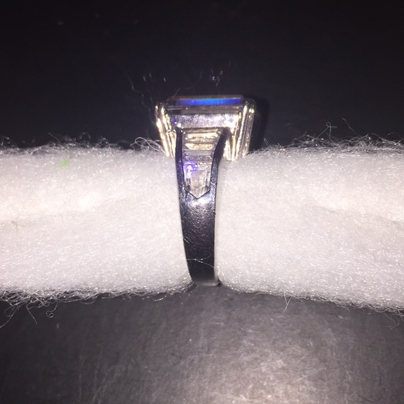 Ring - Picture 3 of 4